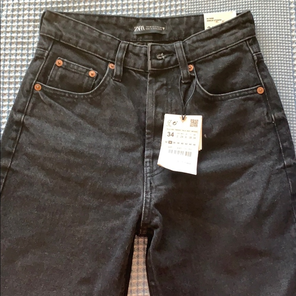 ZARA STRAIGHT CUT JEANS